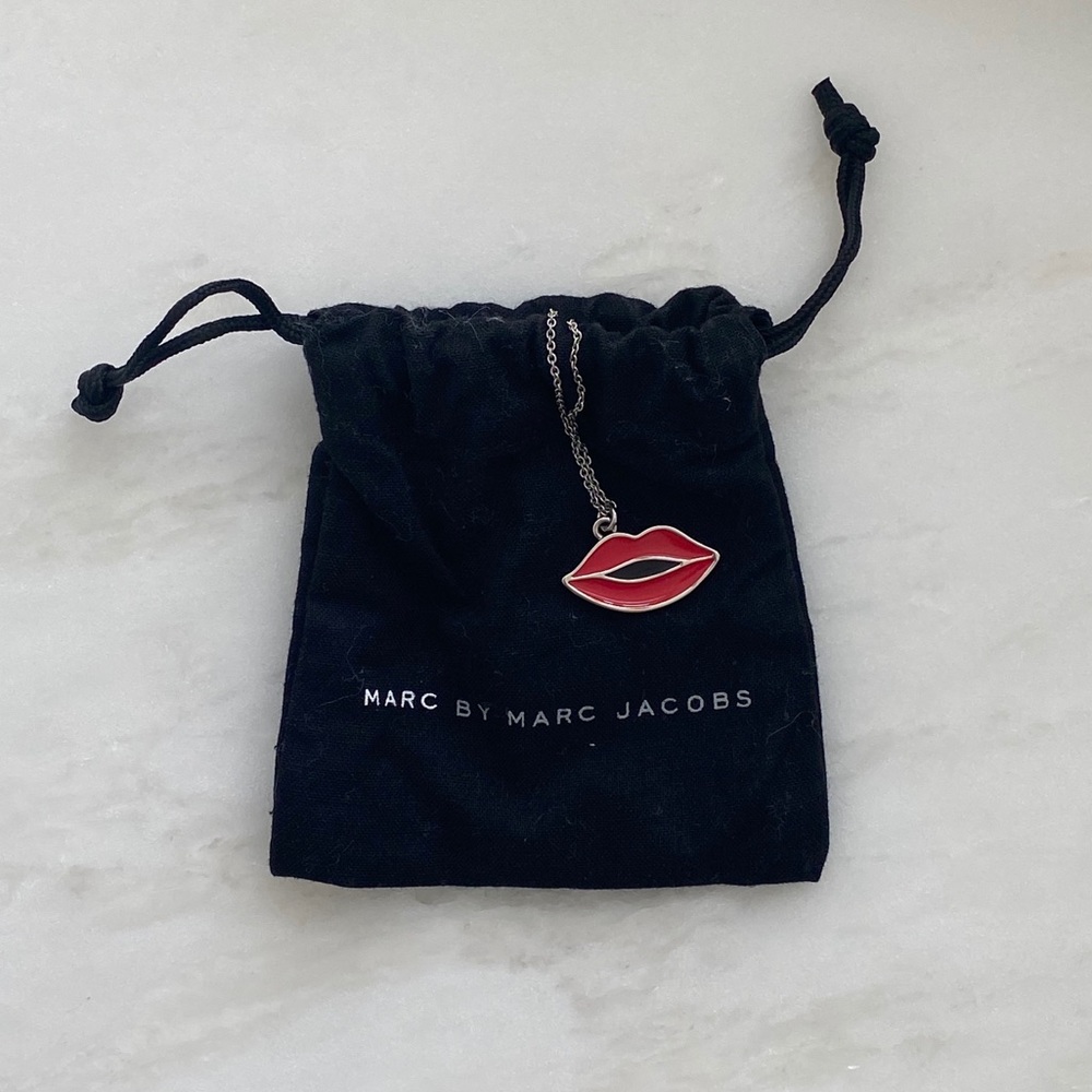 Marc Jacobs Red Lips Necklace 💋